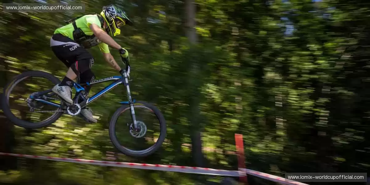 💻实时互动,弹幕与呐喊同频共振!📸